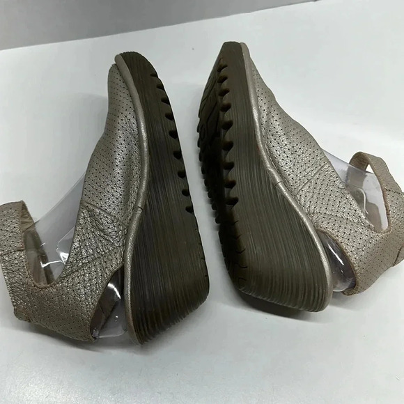 Fly London Yala Perforated Leather Wedge Lug Sandals Peep Toe  Silver Size 38 8 - Picture 7 of 12